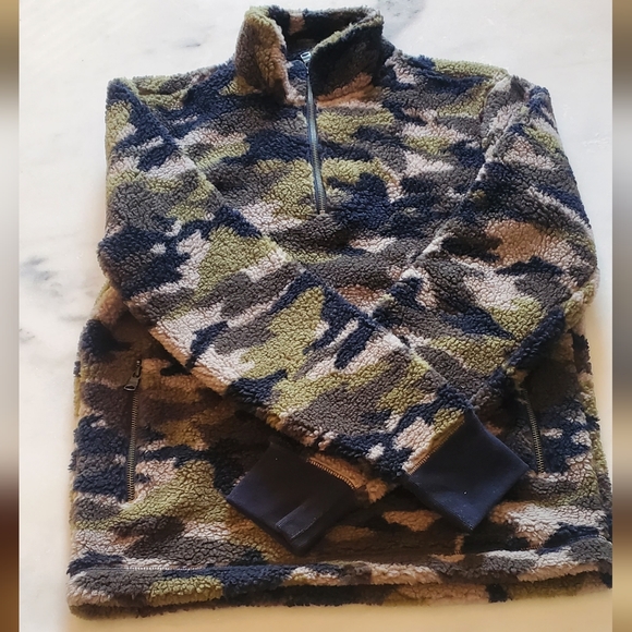 🔥 New Banana Republic Camo Sherpa Pull Over Sweater XS men (Green & Brown) - Picture 1 of 6